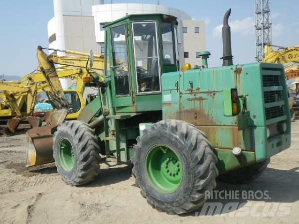 Komatsu 510 Gumikerekes homlokrakodók