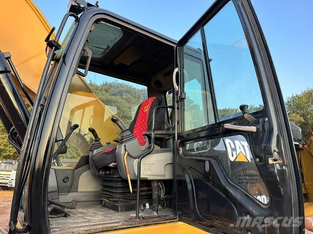 CAT 330 D2L Lánctalpas kotrók