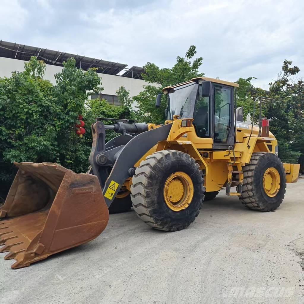 Volvo L 105 Gumikerekes homlokrakodók