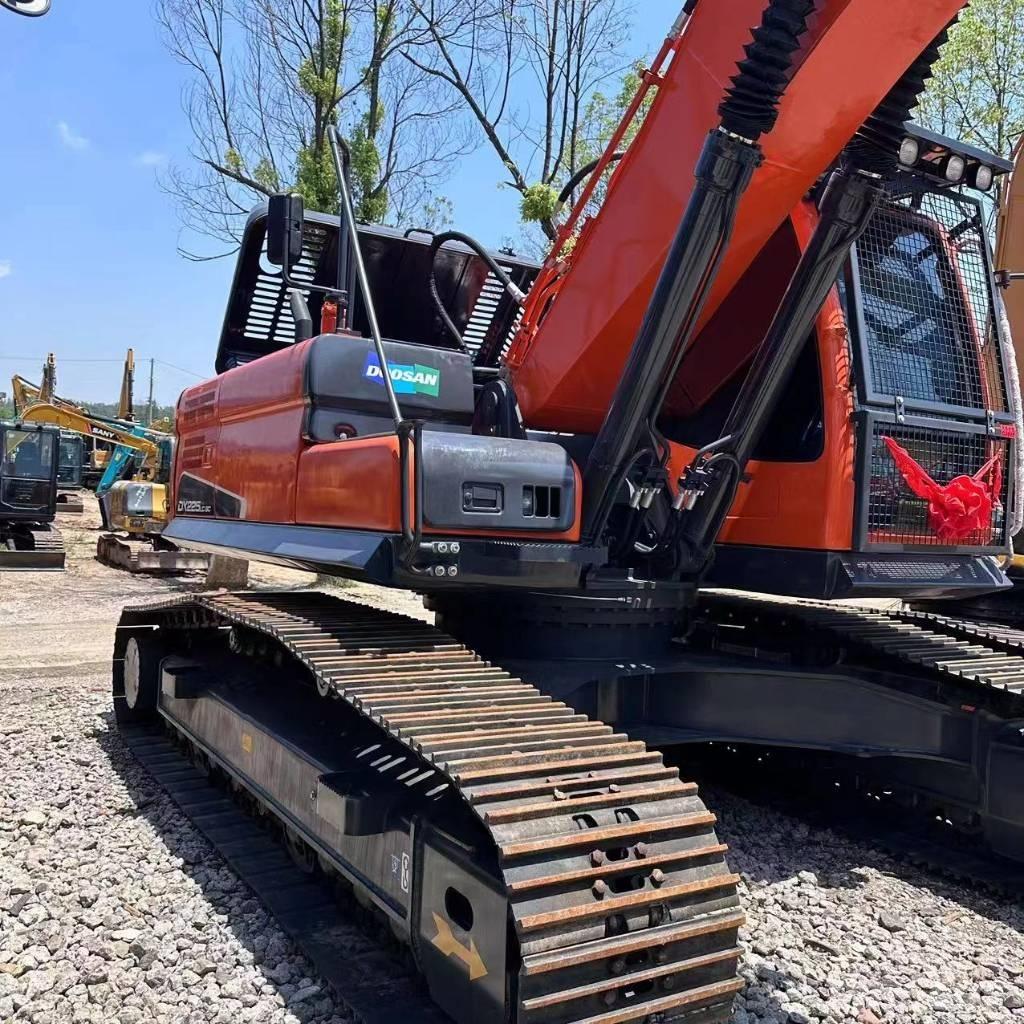 Doosan DX 225 LC Lánctalpas kotrók
