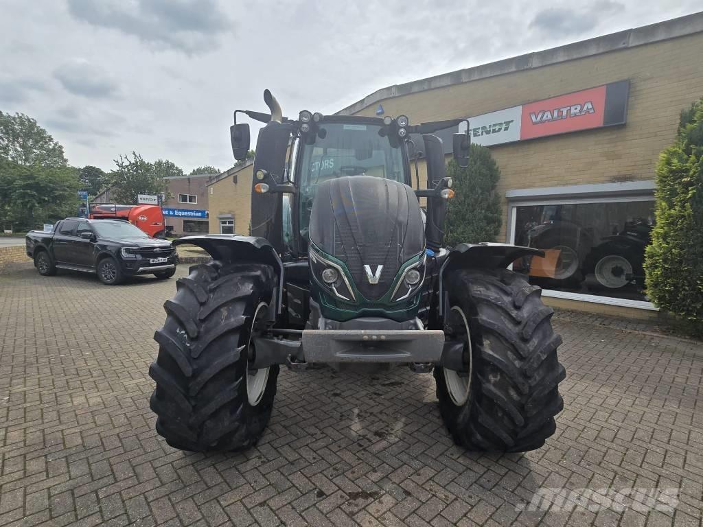 Valtra T 174 Traktorok
