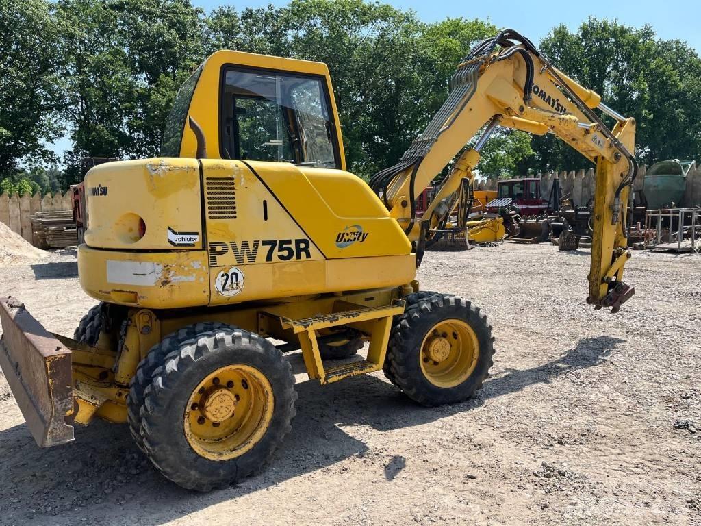 Komatsu PW 75 R Gumikerekes kotrók