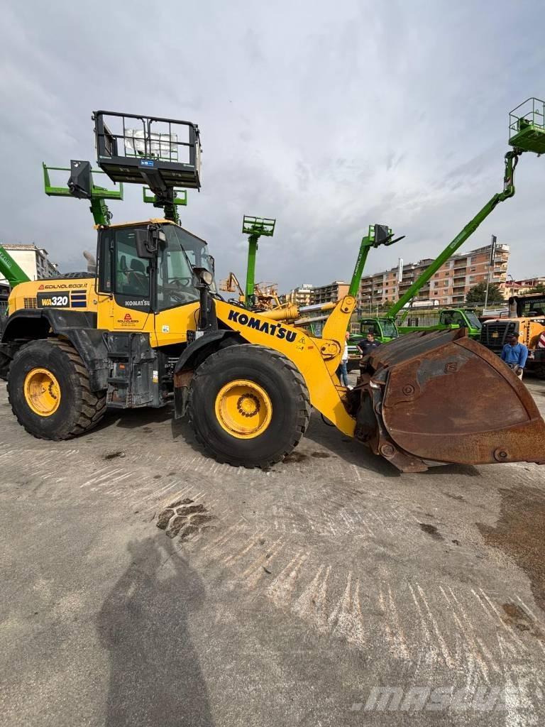 Komatsu WA 320-8 Gumikerekes homlokrakodók