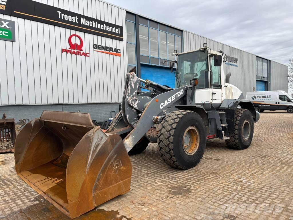 CASE 721 D Gumikerekes homlokrakodók