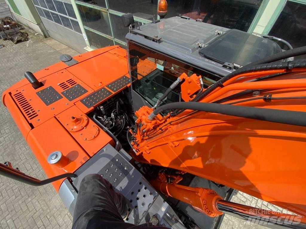 Hitachi ZX 140 W-3 Gumikerekes kotrók