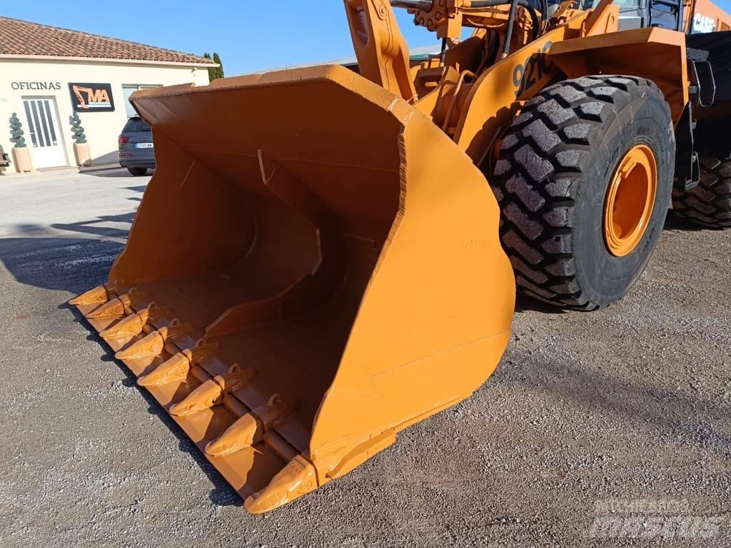 CASE 921 C/2 Gumikerekes homlokrakodók