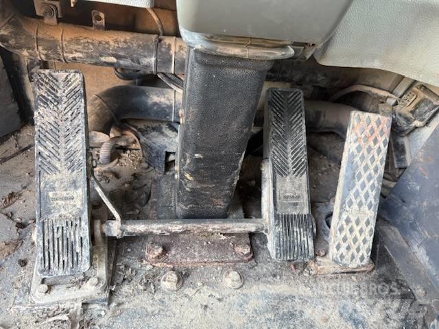Doosan DL 400 Gumikerekes homlokrakodók