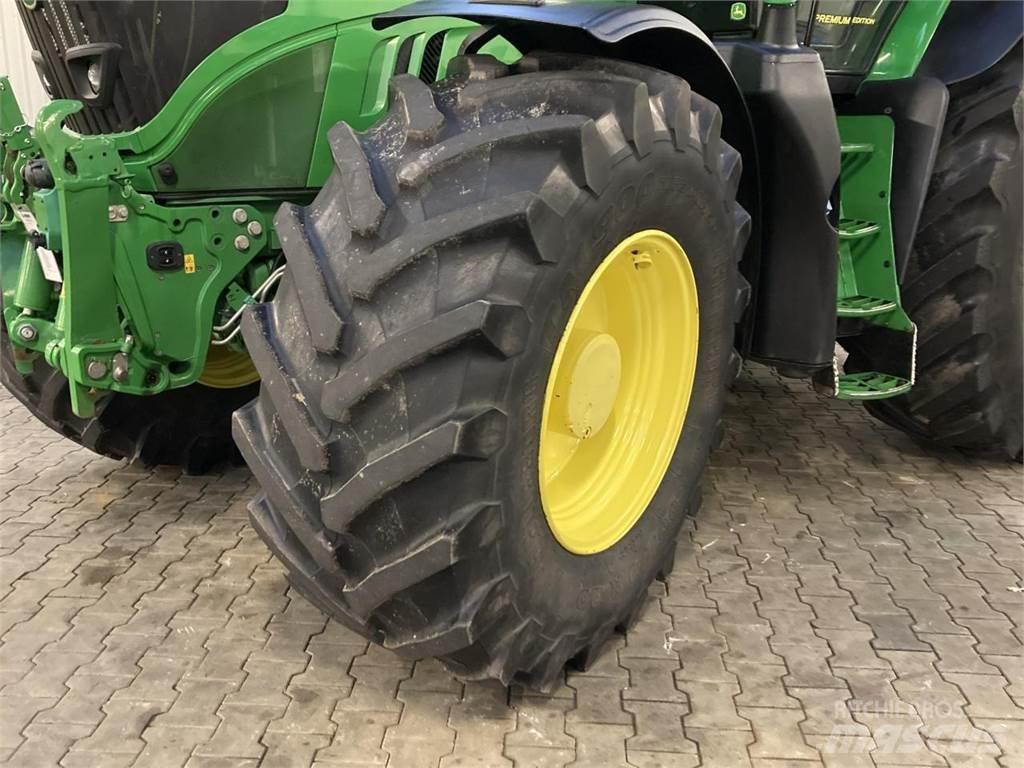 John Deere 6215R Traktorok