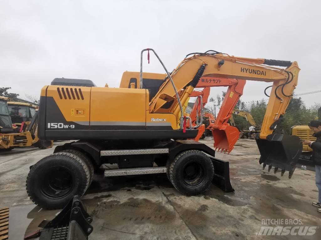 Hyundai R 150W Gumikerekes kotrók