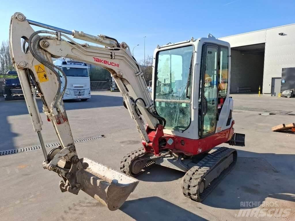 Takeuchi TB225LSA Mini kotrók < 7t
