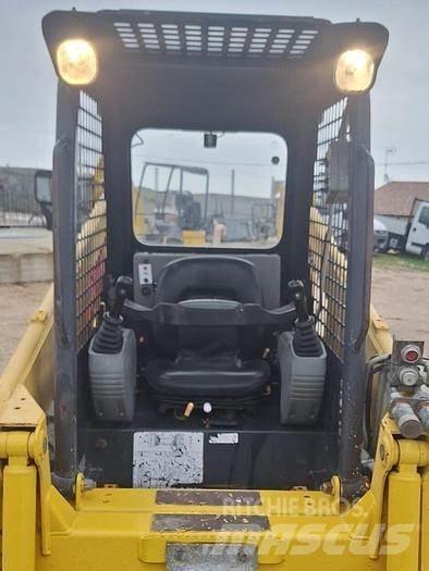 Komatsu SK815 Mini homlokrakodók