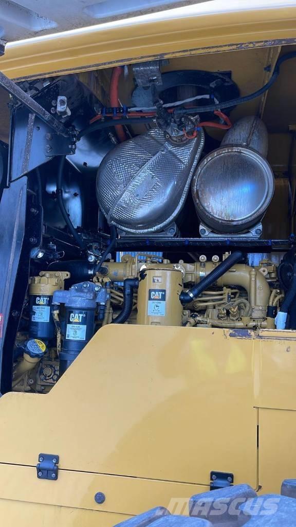 CAT 938M Gumikerekes homlokrakodók