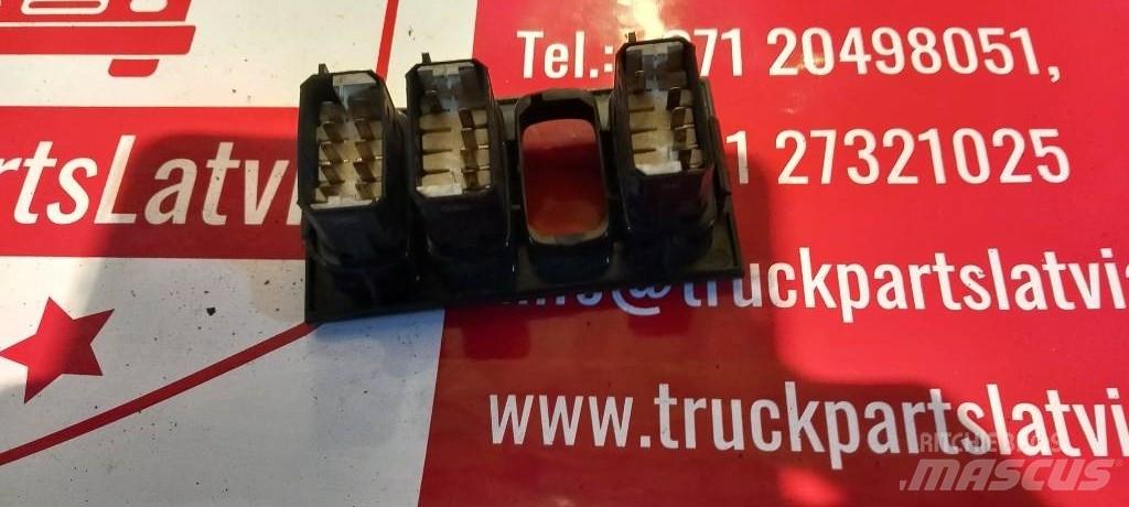 Scania R 420.   1741914 Vezetőfülke és belső tartozékok