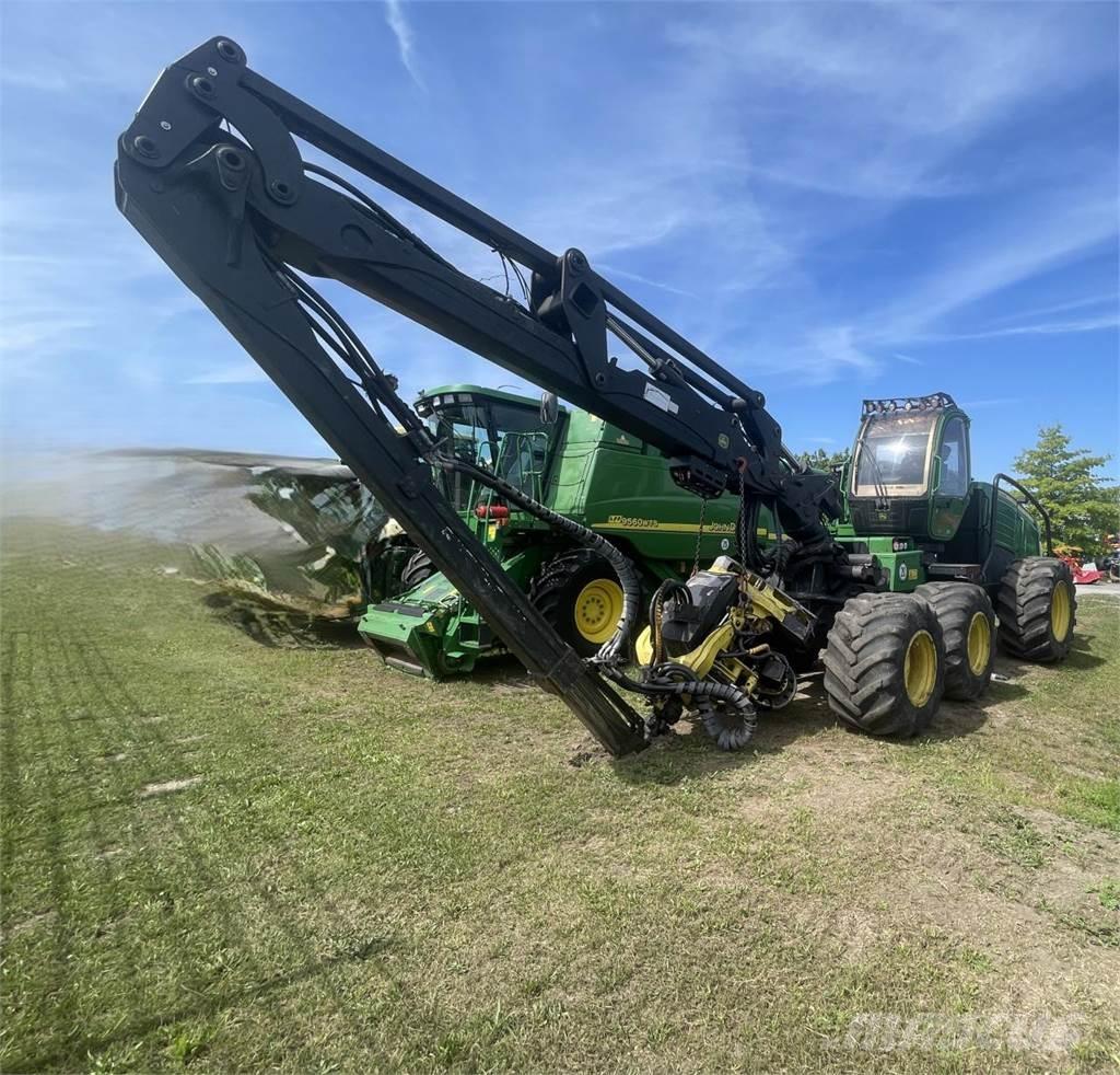 John Deere 1270 E Betakarítók