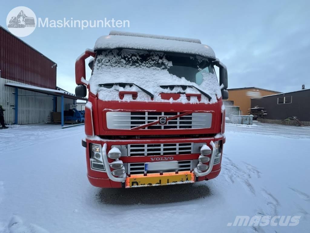 Volvo FM 9 flakbil Platós / Ponyvás teherautók