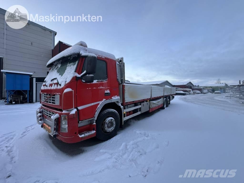 Volvo FM 9 flakbil Platós / Ponyvás teherautók