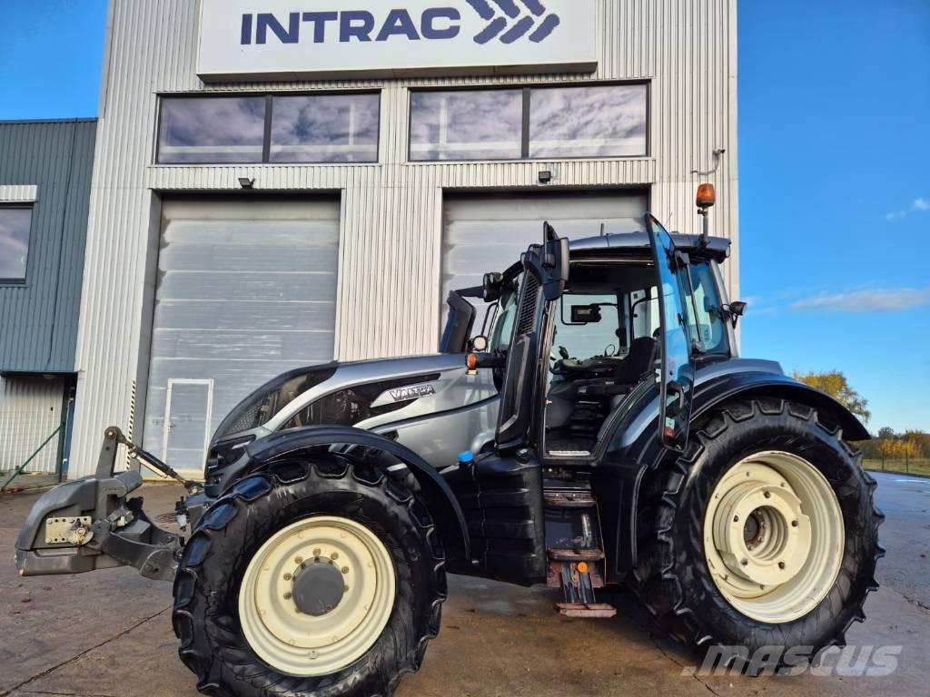 Valtra T 254 Traktorok