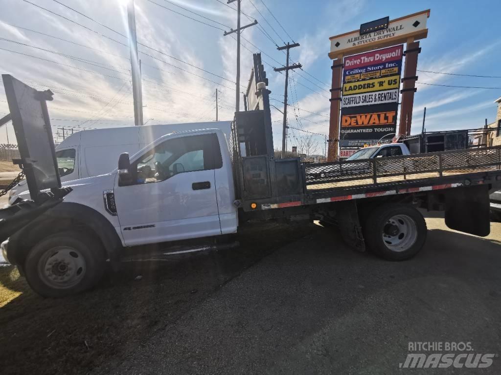 Ford F 550 XLT Platós / Ponyvás teherautók