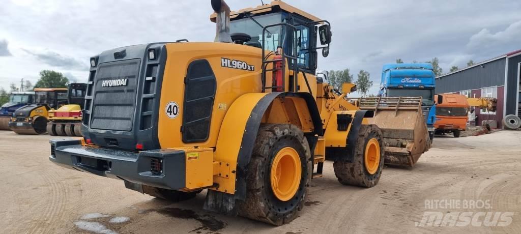 Hyundai HL 960 Gumikerekes homlokrakodók