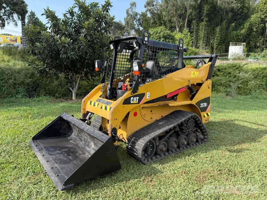 CAT 257 B Lánctalpas homlokrakodók
