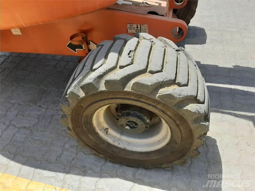 JLG 450AJ Karos emelők