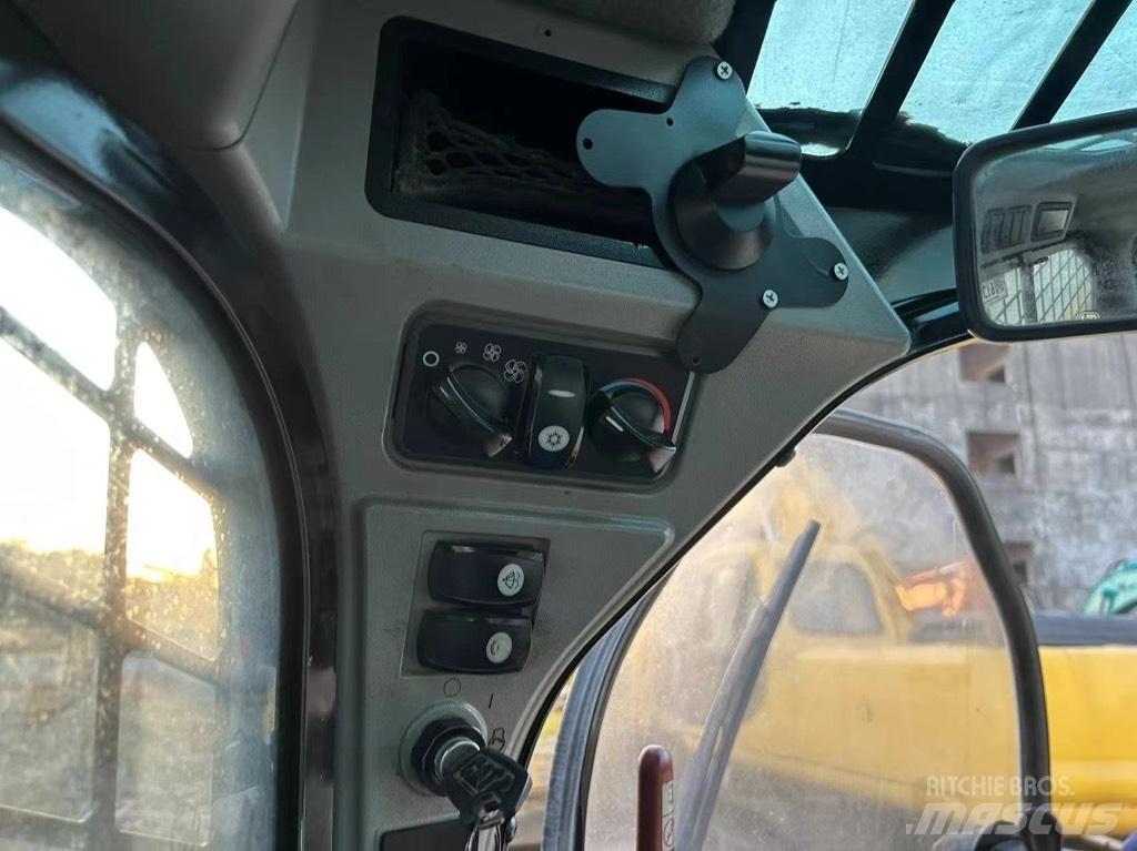 CAT 246 D Kompaktrakodók