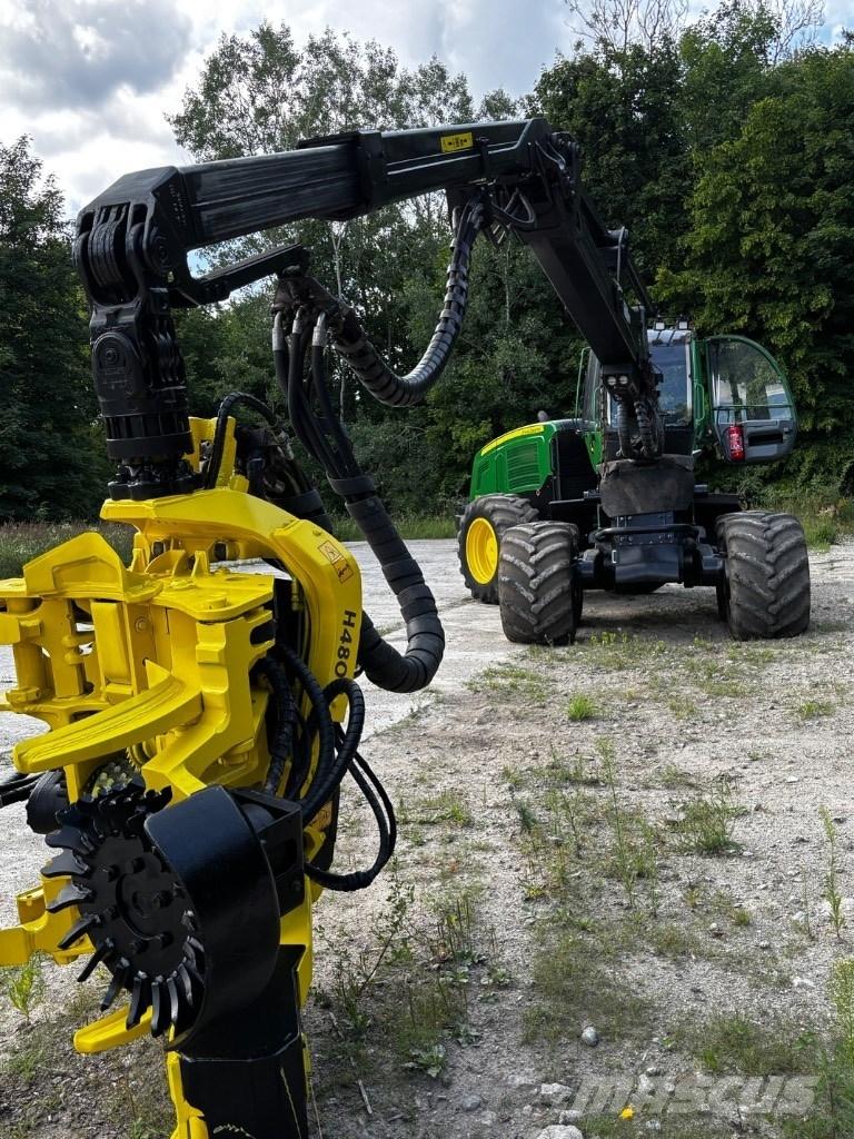 John Deere 1270 E Betakarítók