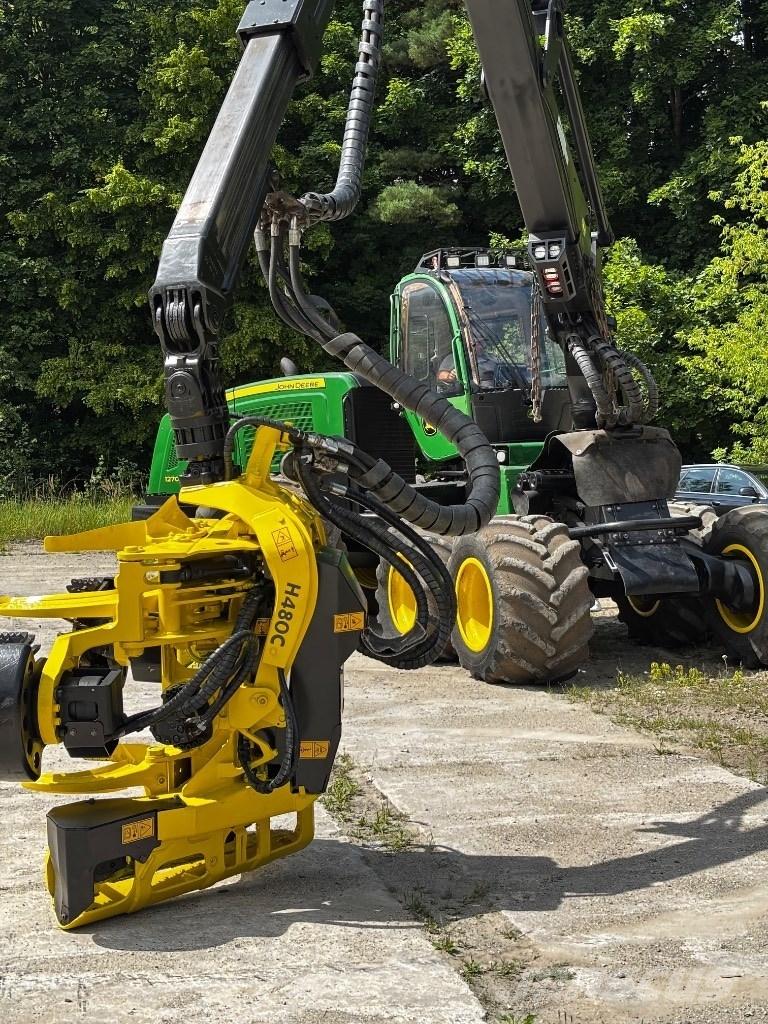 John Deere 1270 E Betakarítók