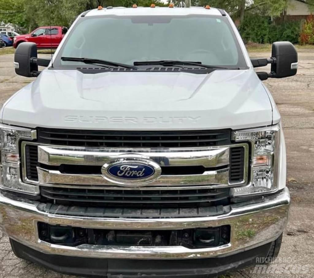 Ford F 350 XLT Egyéb