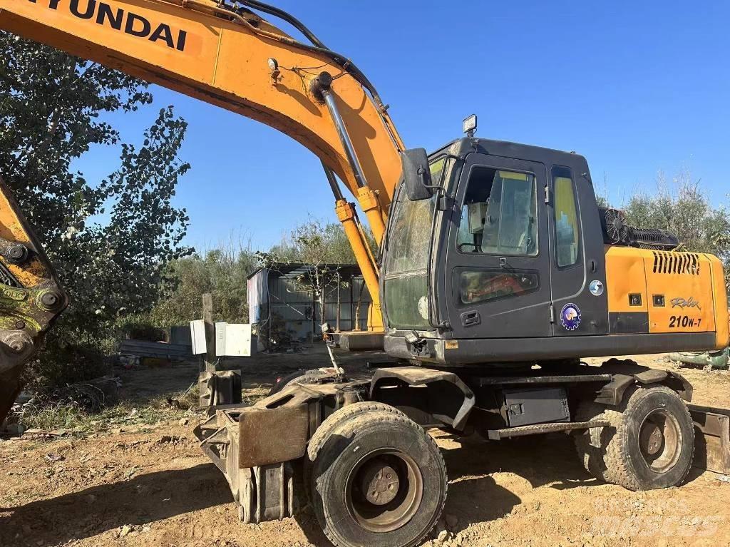 Hyundai R210W-9 Gumikerekes kotrók