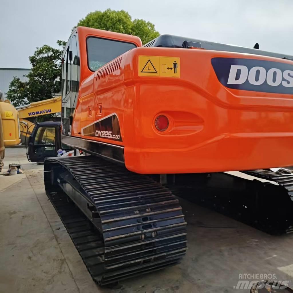 Doosan DX 225 Lánctalpas kotrók