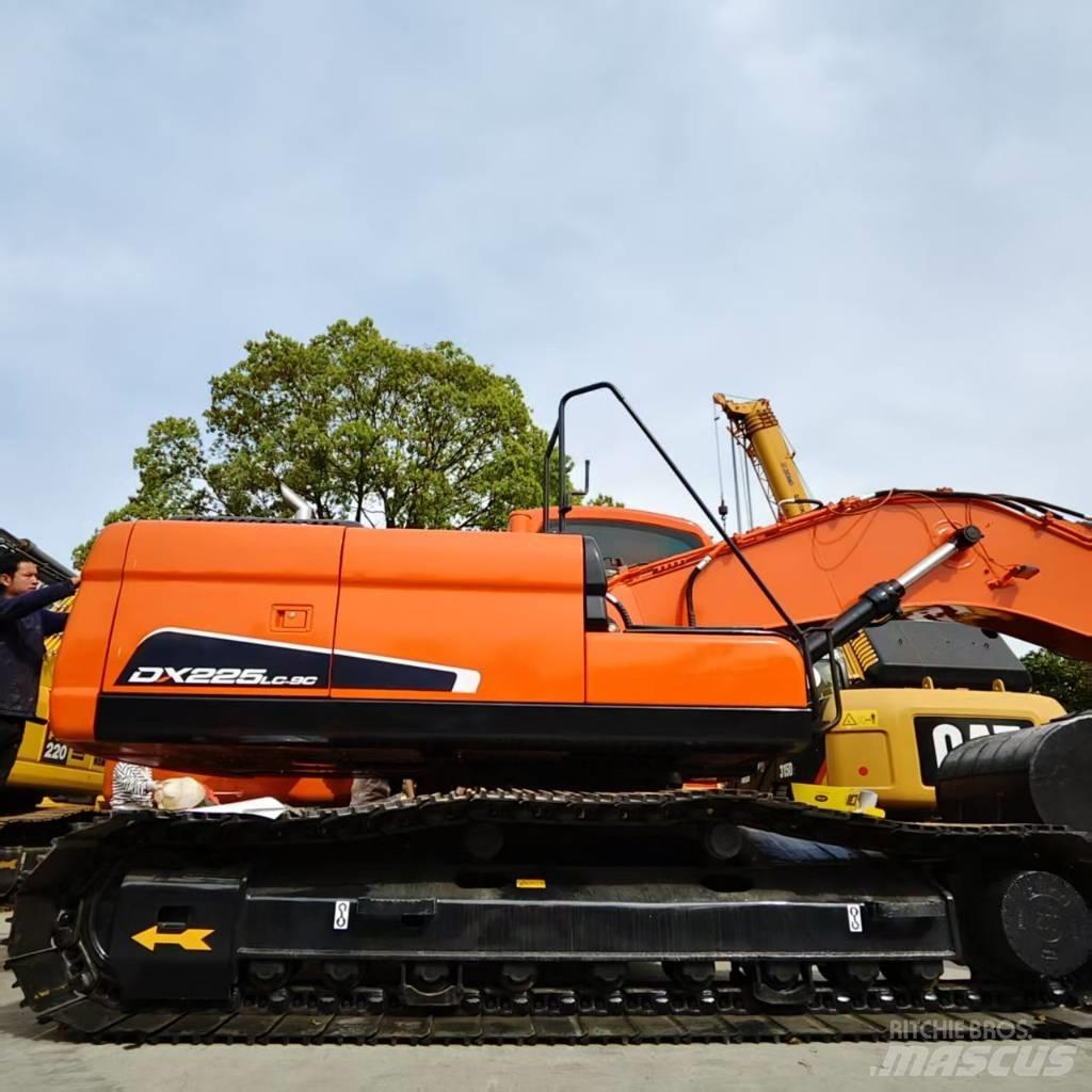 Doosan DX 225 Lánctalpas kotrók