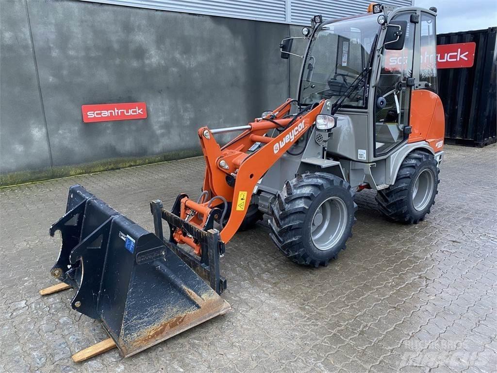 Weycor AR320 Cab Univerzális rakodók