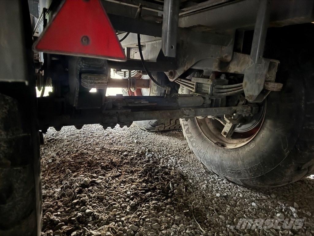 CLAAS Quantum 5800 P Önrakodó pótkocsik