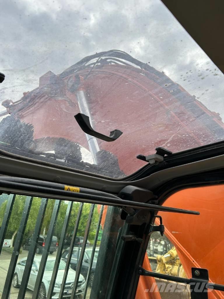 Hitachi ZX300LC-5 Lánctalpas kotrók