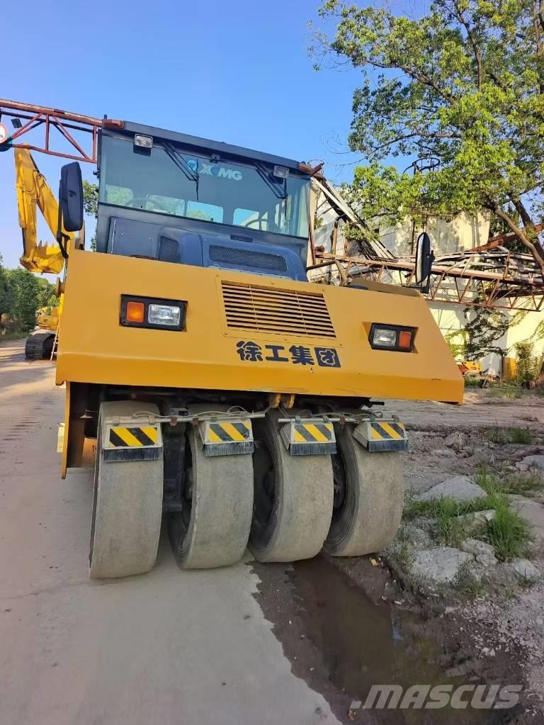 XCMG XP 263 Pneumatikus kerekes hengerek