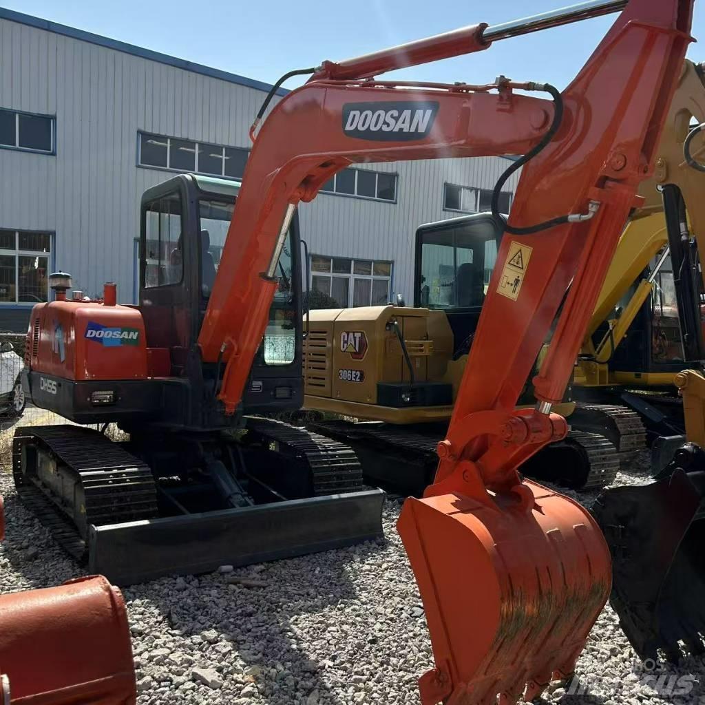 Doosan 55 Lánctalpas kotrók
