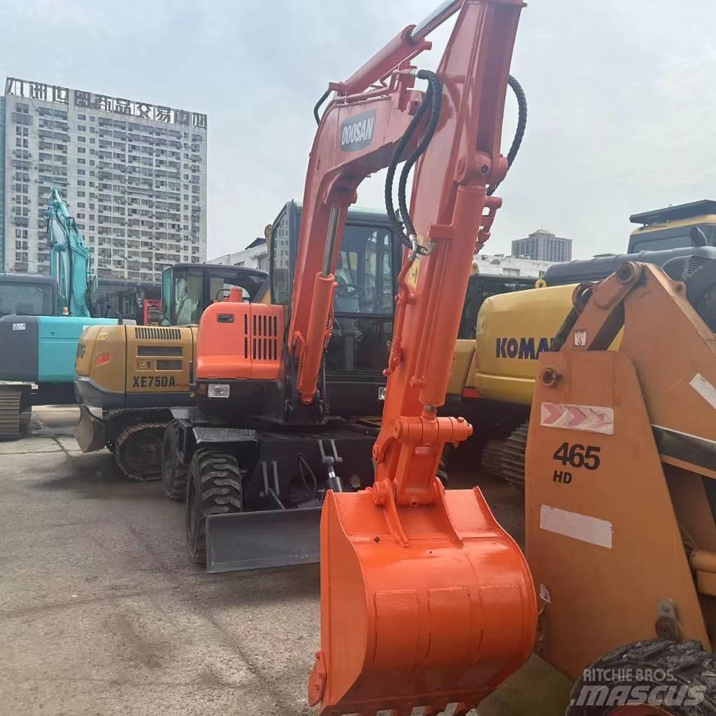 Doosan DX60W Gumikerekes kotrók