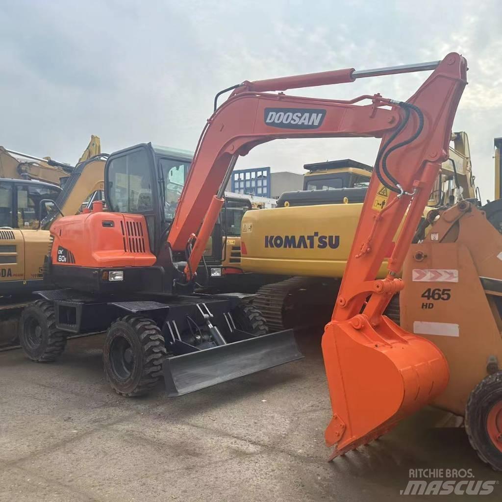 Doosan DX60W Gumikerekes kotrók