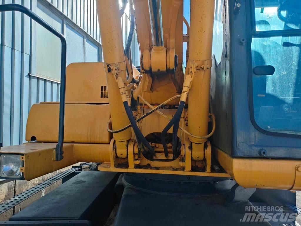 Komatsu PW 130ES-6K Gumikerekes kotrók