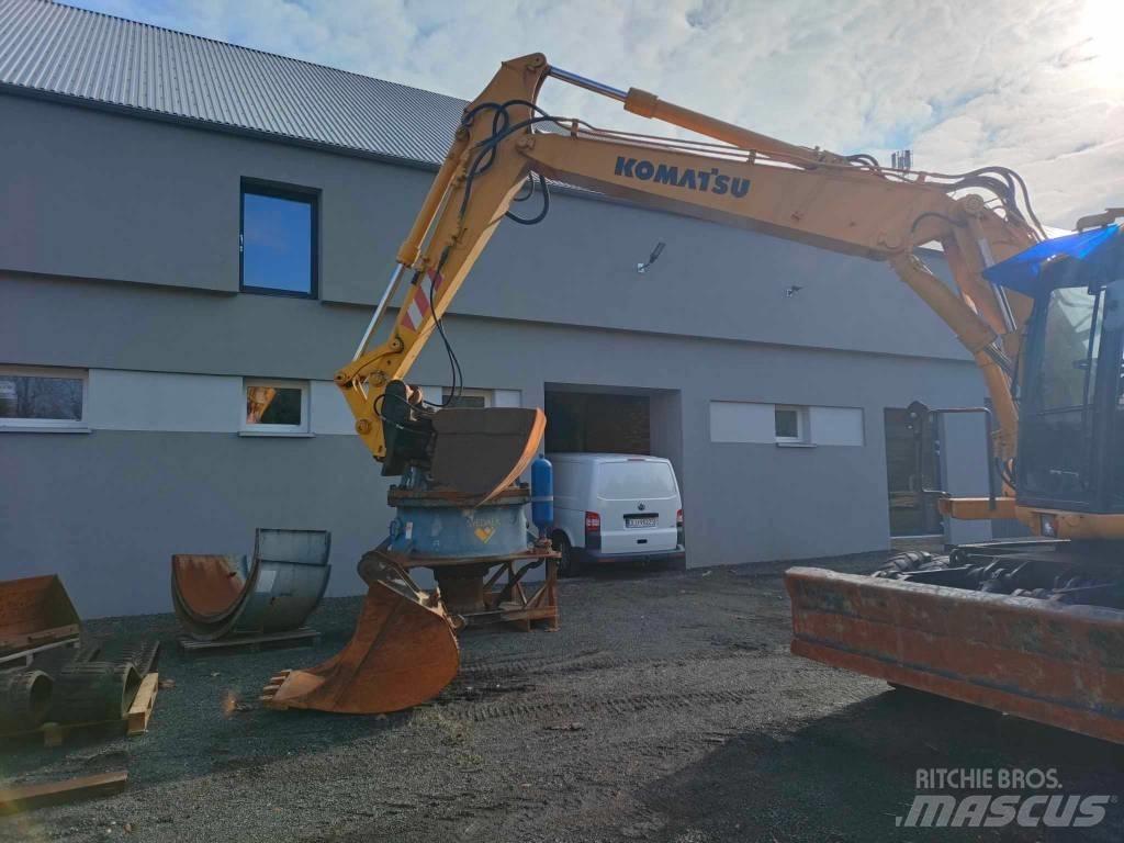 Komatsu PW 130ES-6K Gumikerekes kotrók