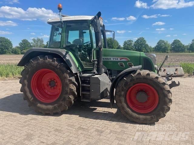 Fendt 714 Com3 Traktorok