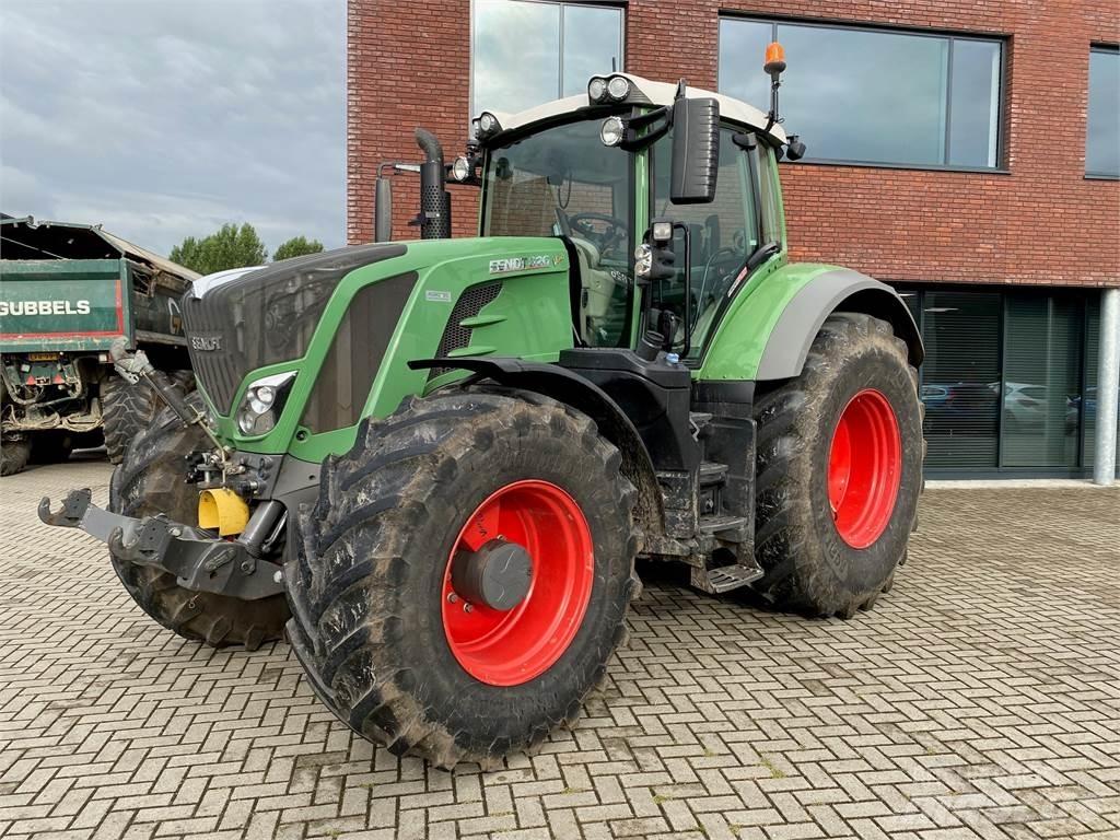 Fendt 826 Vario Traktorok