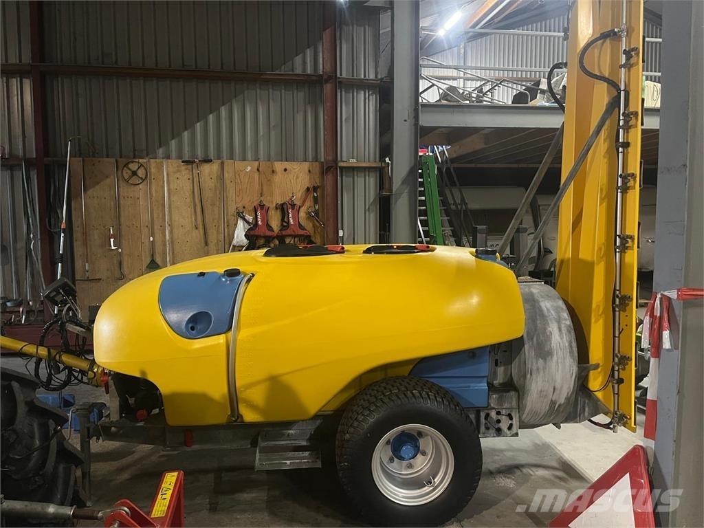  KWH Mistral 1500 Vontatott trágyaszórók