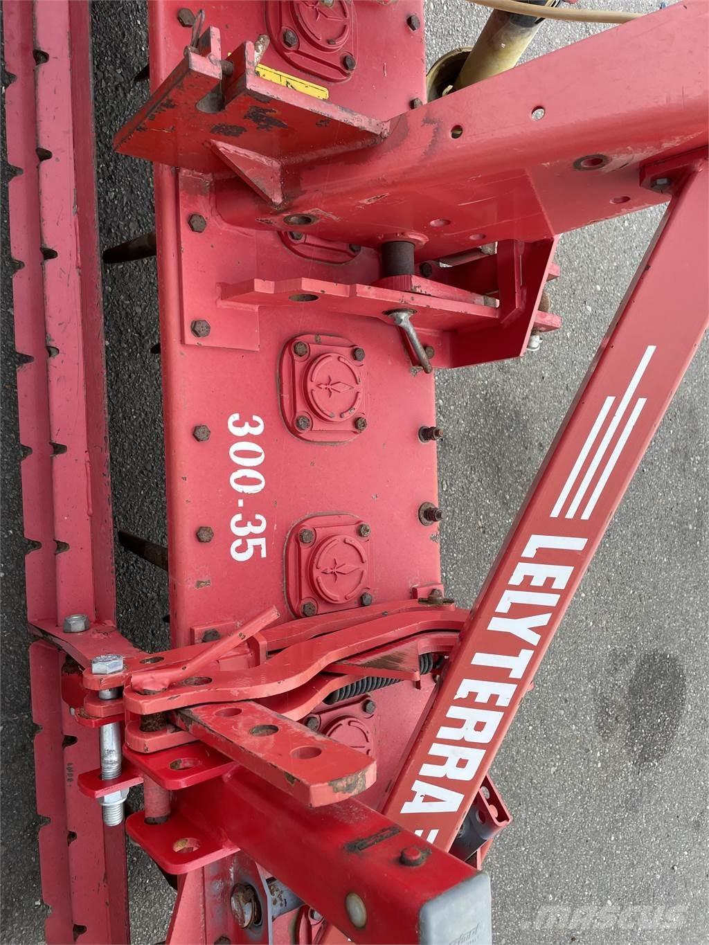 Lely 300-35 Kardánhajtású ekék és Forgó-boronák