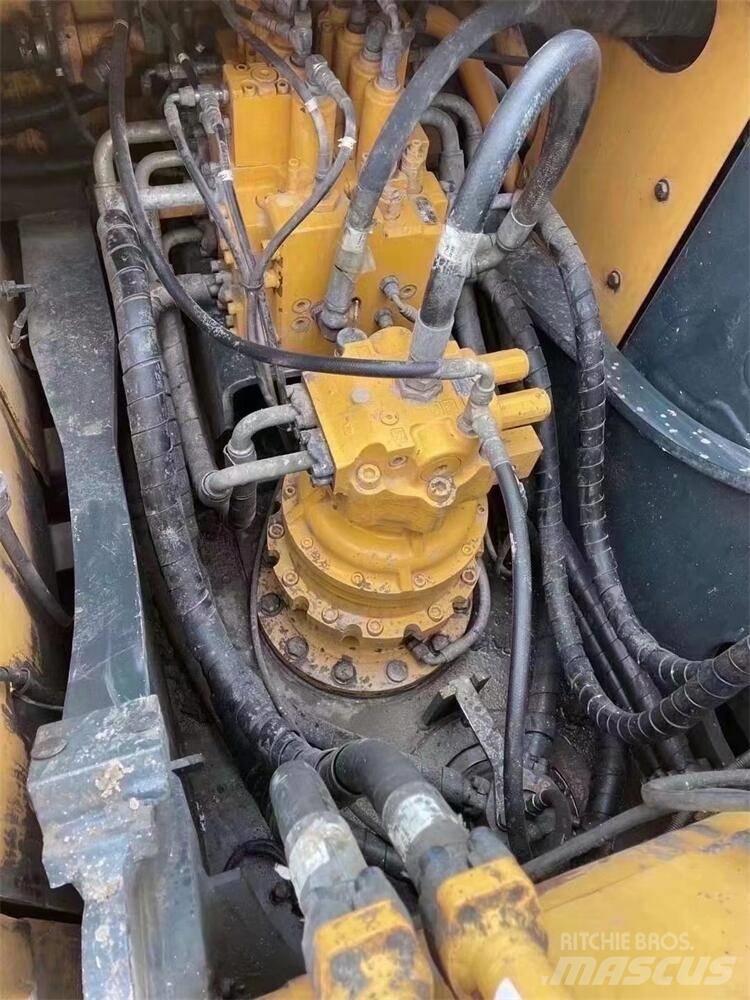 Hyundai R215VS Gumikerekes kotrók