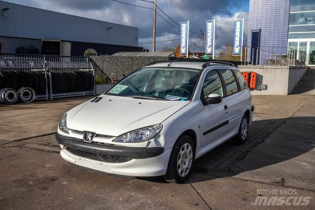 Peugeot 206 SW Kistehergépjárművek