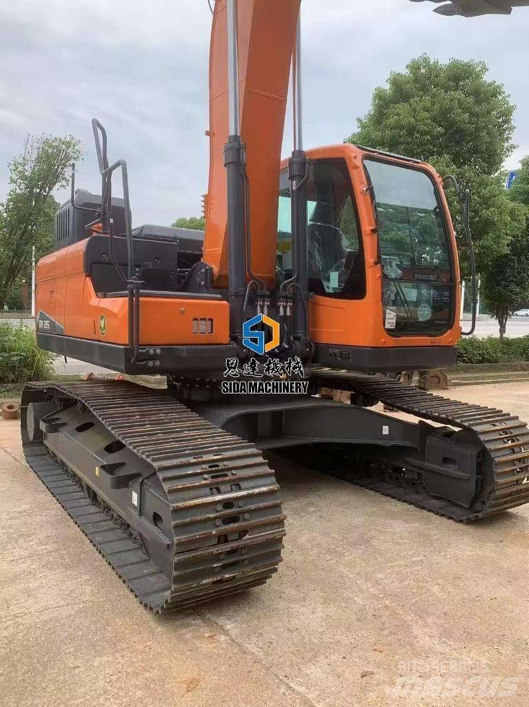 Develon DX 215 Közepes (midi) kotrók 7 t - 12 t