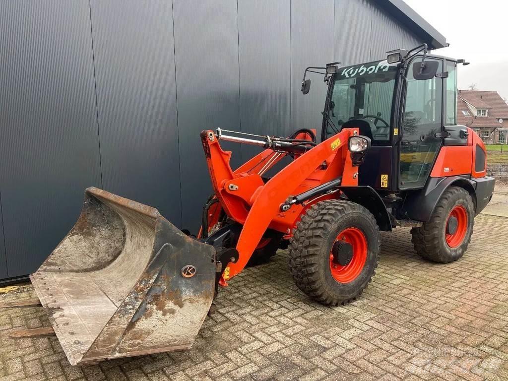 Kubota R065 Gumikerekes homlokrakodók