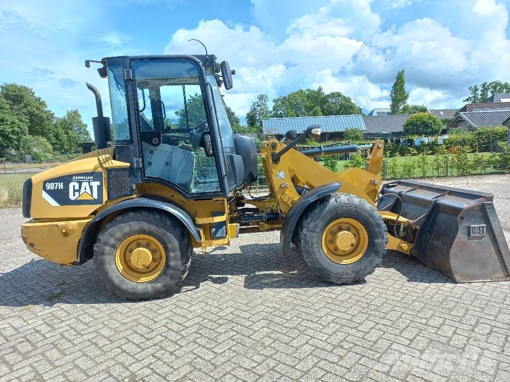 CAT 907 H Gumikerekes homlokrakodók